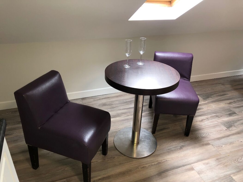 22 Clarendon Apartments view 4