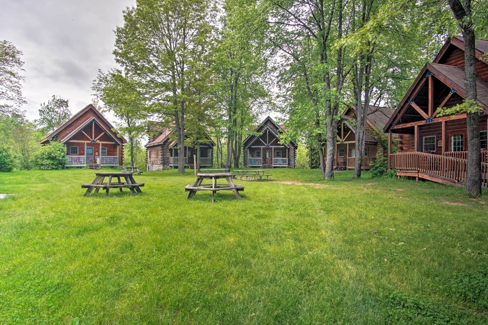 Cozy Retreat w/ Porch & Double JJ Resort Access! view 5