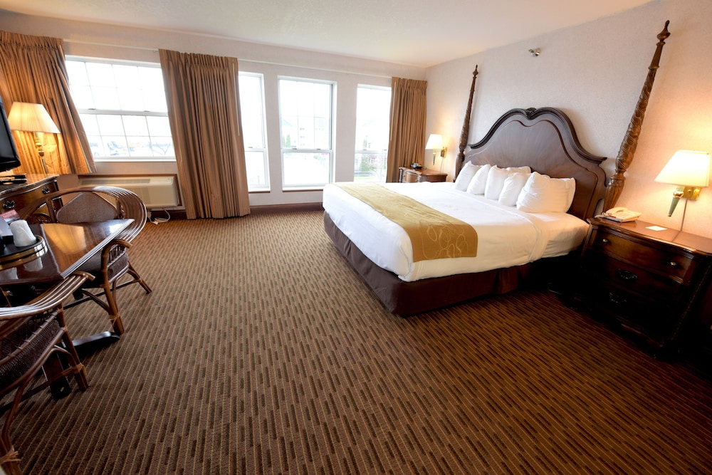 Crown Choice Inn & Suites Lakeview & Waterpark