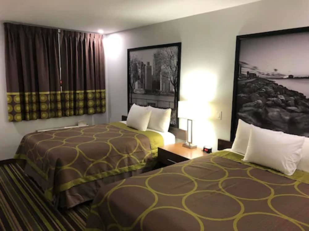 Super 8 by Wyndham Windsor/Dougall