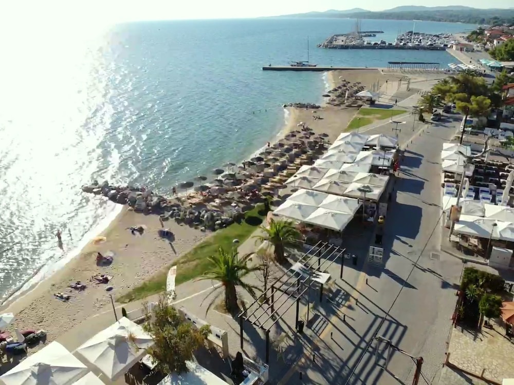 Finikas Garden Beach Resort Nikiti