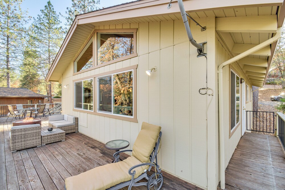 Deck + Fire Pit: Pine Mountain Lake Getaway!