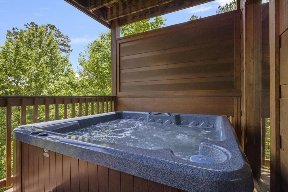 Place of the Blue Smoke - 5 Bedrooms, 5 Baths, Sleeps 16 Home by RedAwning
