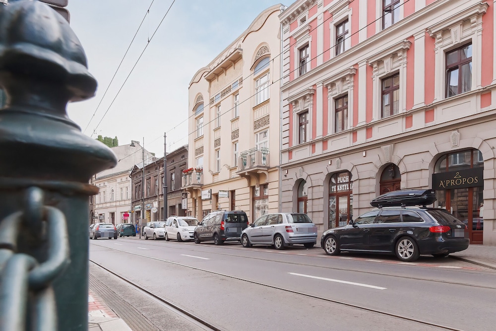 Amaretto Apartment Cracow by Renters view 5