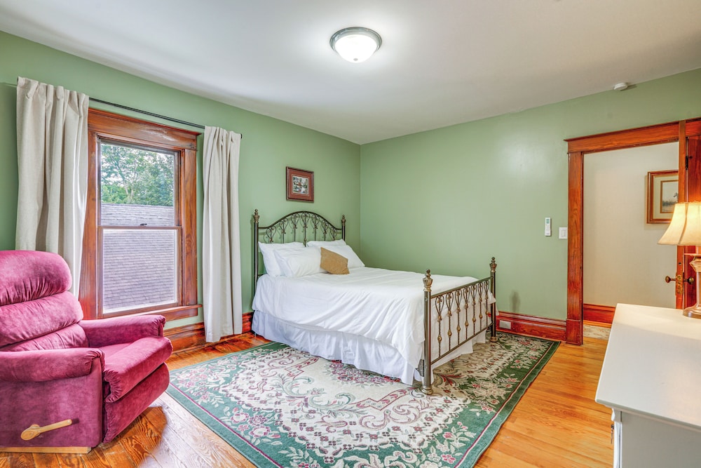 Historic Hillsdale Home Near Downtown! view 4