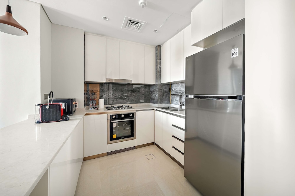 Modern 1BR With Stunning Views in Business Bay