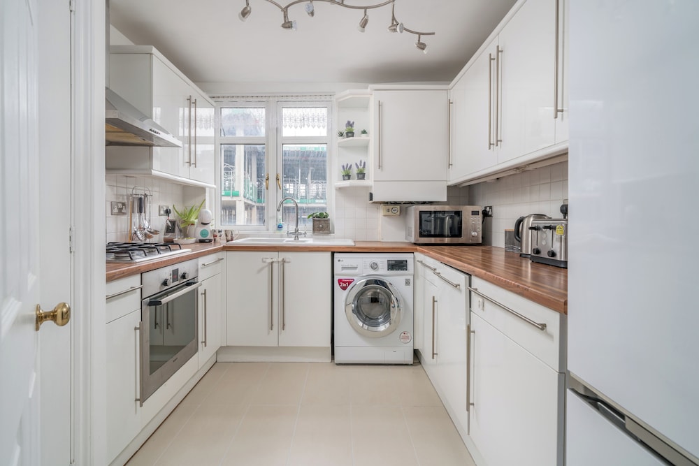 Cozy 3-bed flat near Vauxhall Gardens