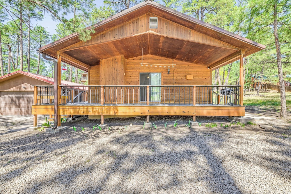 Quaint Ruidoso Cabin ~ 1 Mi to Hiking Trails! view 5