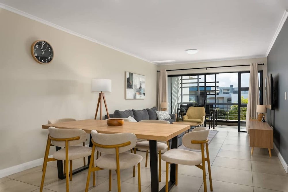 Modern 2 Bed Century City Apartment Pool Braai