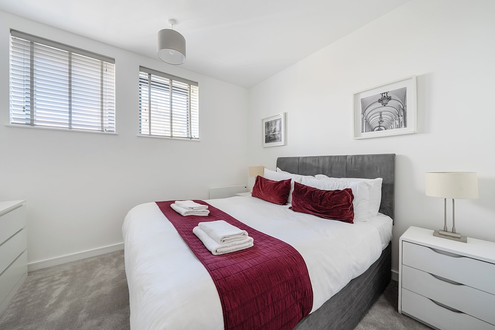 Roomspace Apartments -Caroline Street