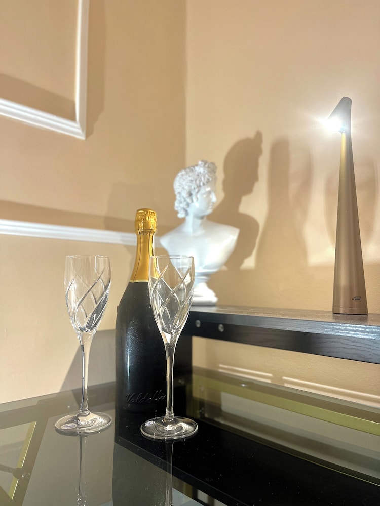 Flame B&B - Elegant Rooms