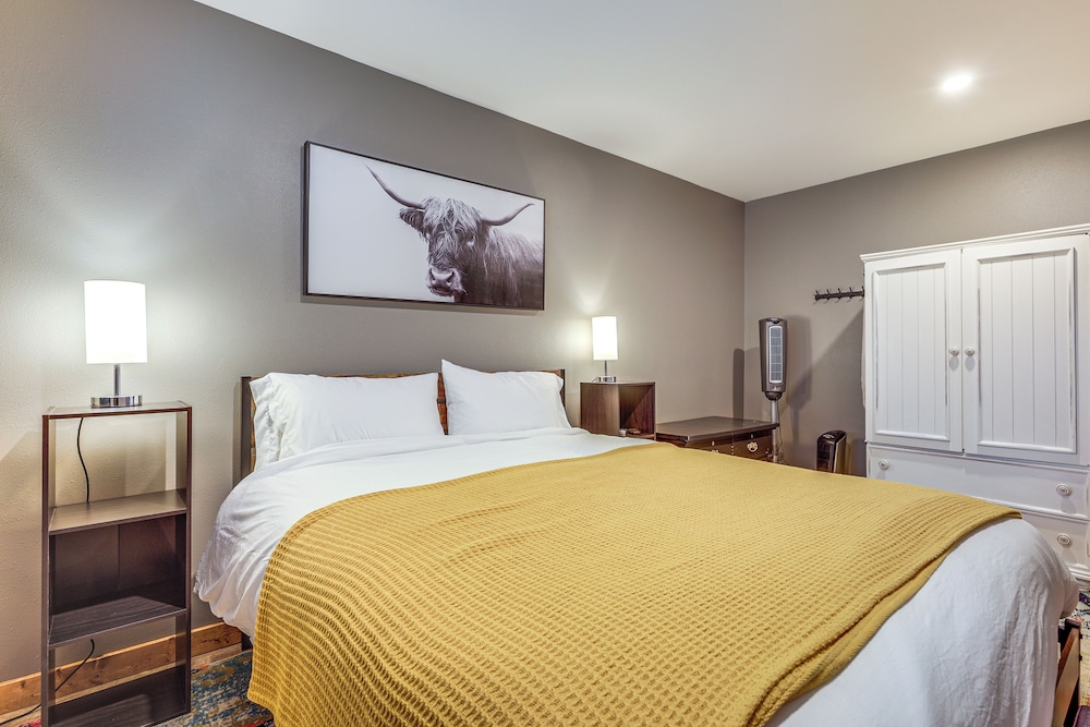 Ski-in/ski-out Condo in Upson - Walk to Lake
