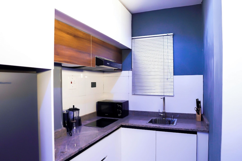 Heroes Luxury Apartments and Suites