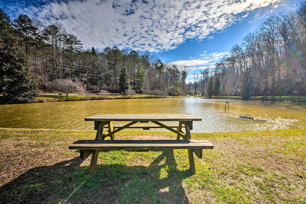 4 Mi to Dtwn Ellijay: Cabin w/ Pool & River Access