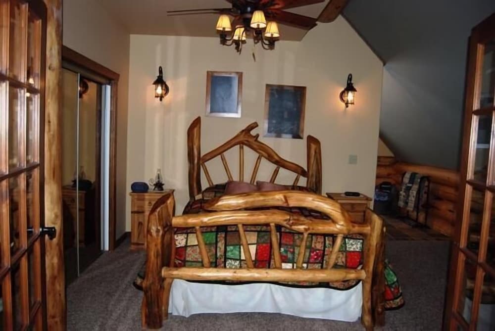 Kowal Ski Cabin by Apex Accommodations - Image 2