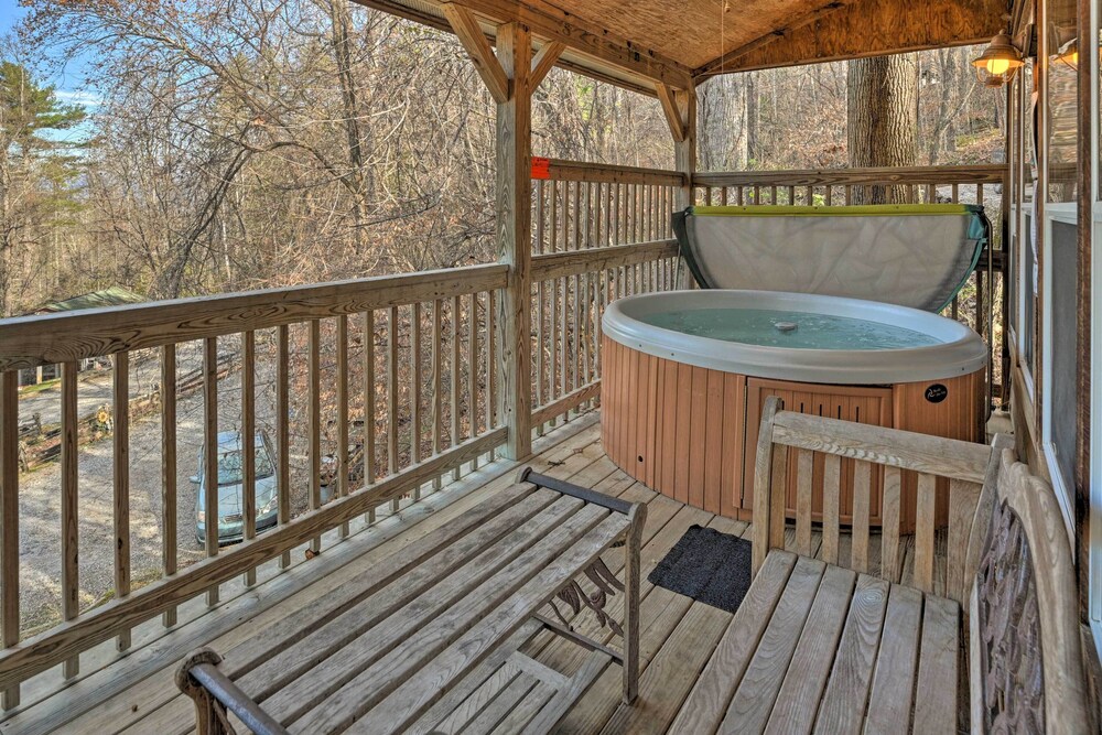 'gone Hiking' Bryson City Cabin w/ Hot Tub & Grill view 5