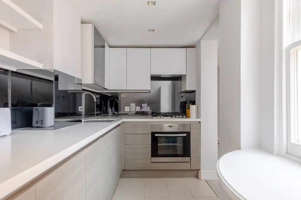 Fantastically Located 1BD Flat, Knightsbridge