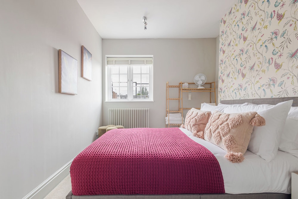 Elegant Townhouse&Basement in Leamington