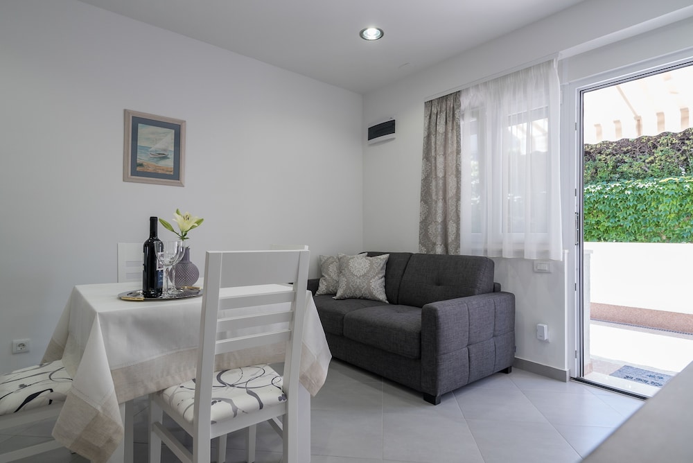 Drop In Split Suites photo 3