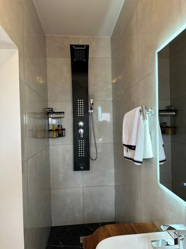 Tia Vahine - Boutique Hôtel Ivato