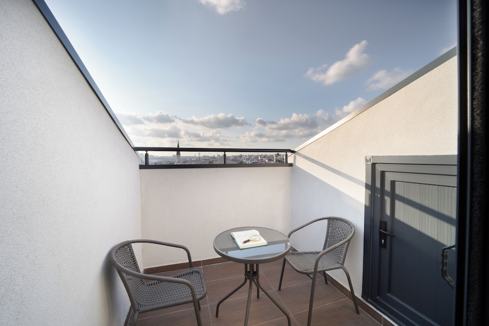 Pianoforte by Febor Otelleri ve Spa - Image 31