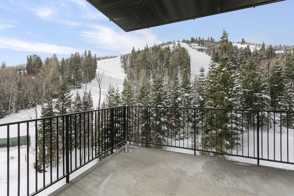 1504 Founders Place - Three Bedroom Deluxe 3 Condo