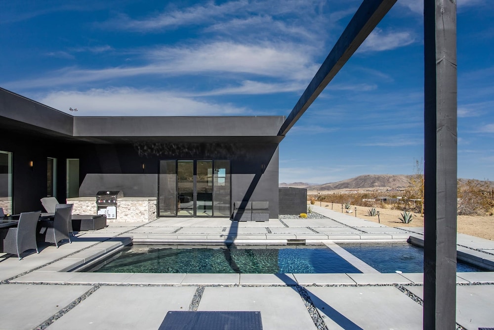 Luxe Modern Escape w Pool Hot Tub Firepit Desert View Lassen by Avantstay