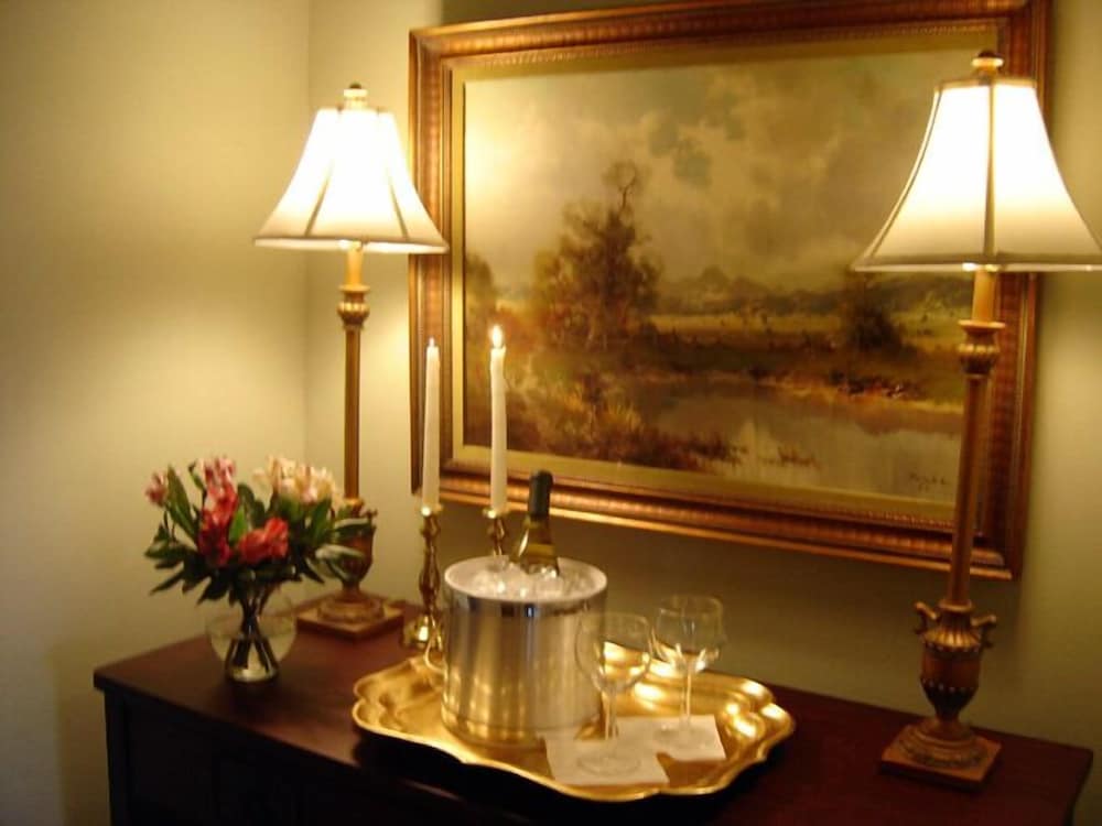 Carriage House Inn