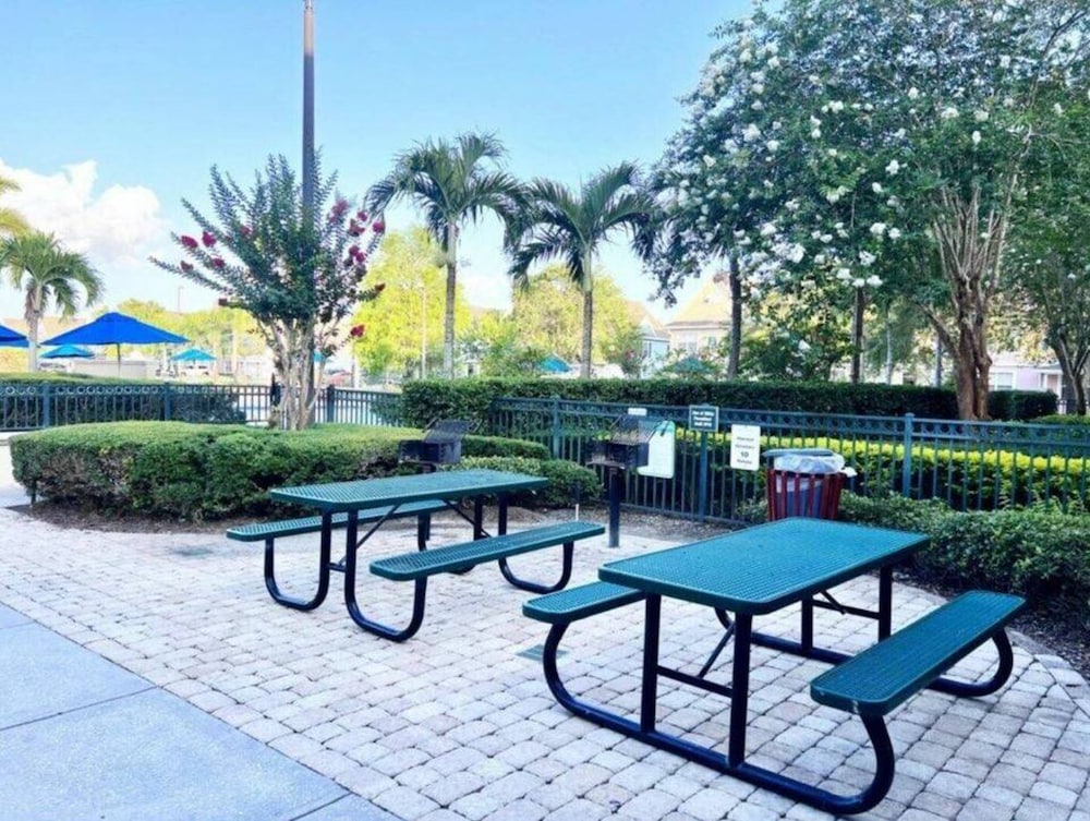 Charming Townhouse Near Disney