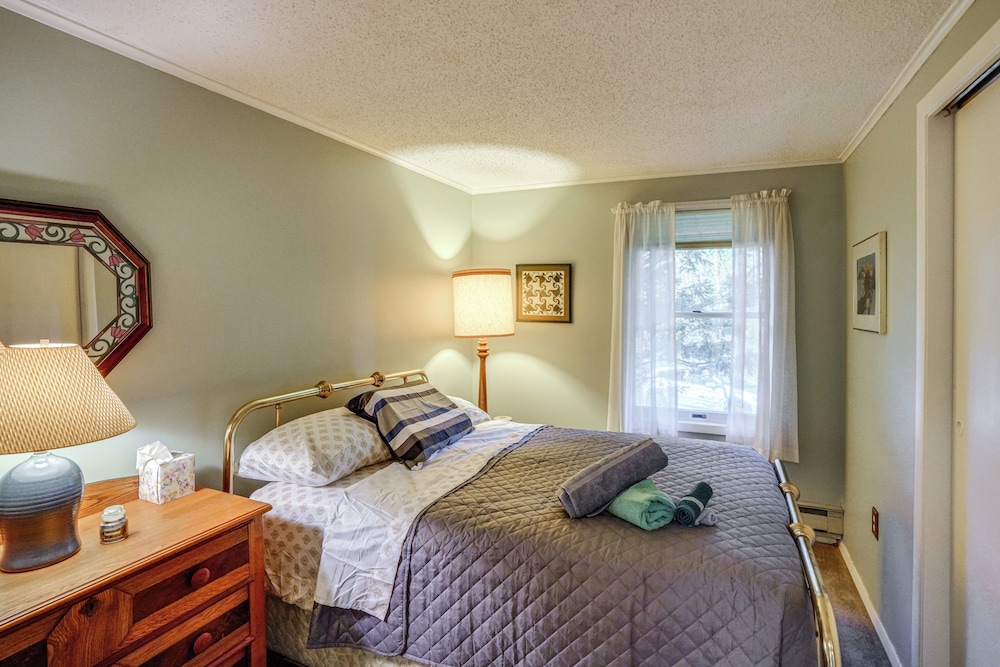 Quiet All-season Creekside Escape in Upstate!