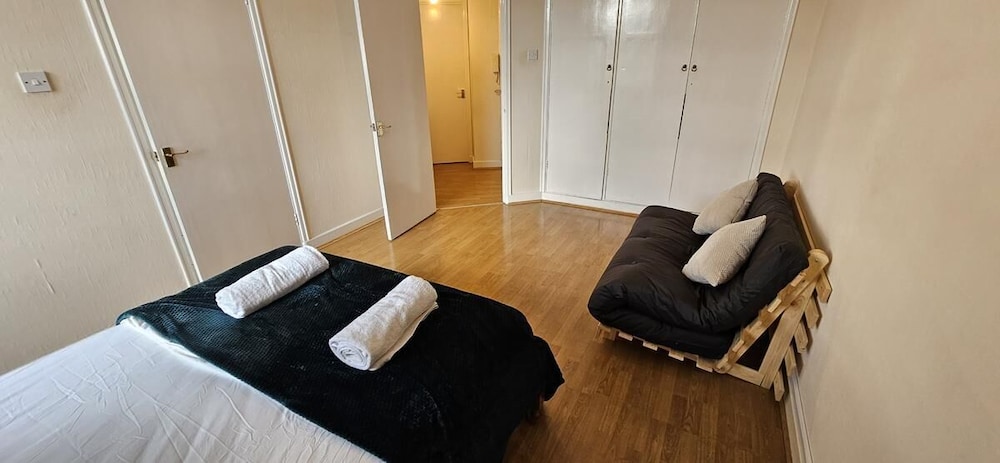 Brondesbury Apartment