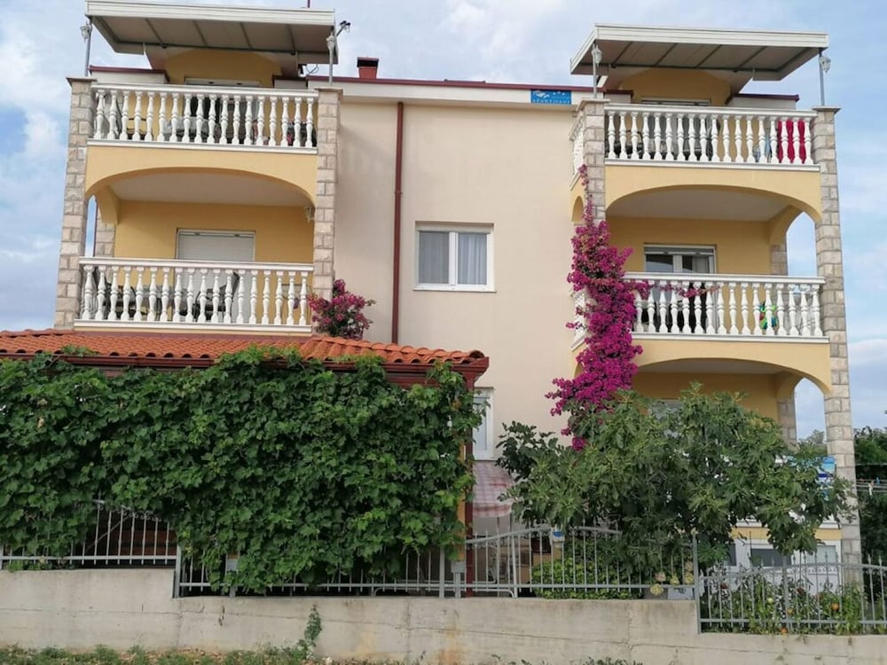 Maca - Seaview & Private Parking - A5 view 5