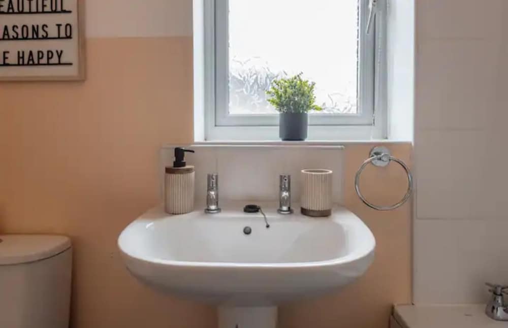 Charming Whitehurst Drive Nest in Manchester