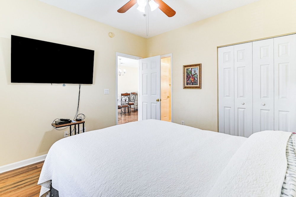 6 Mi to Myrtle Beach Hot Spots: Cozy Condo!