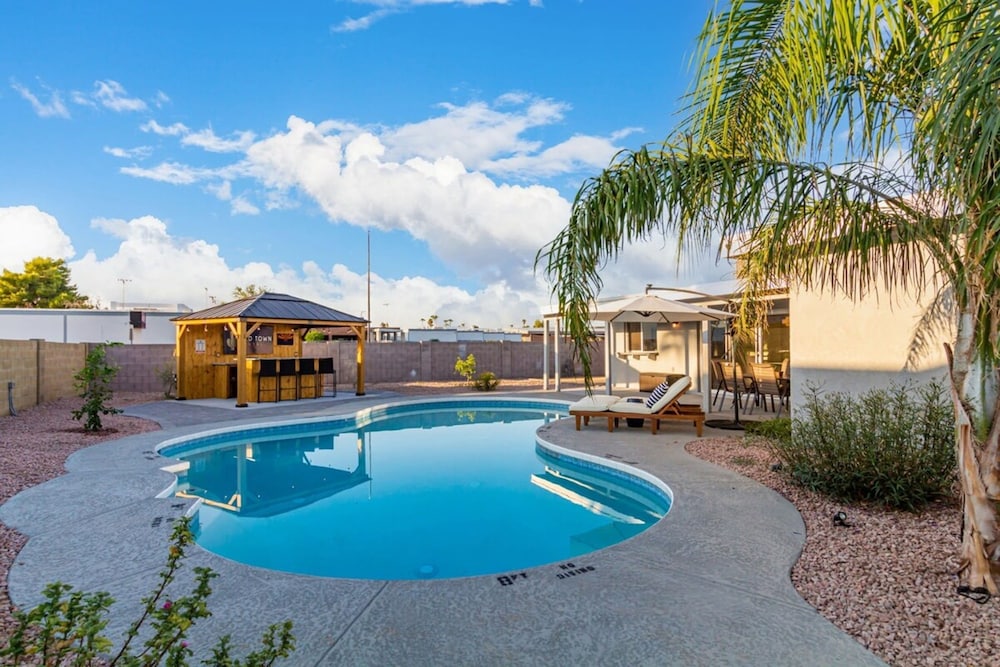 Cactus Glen Retreat Heated Pool Cabana Bar Gameroom