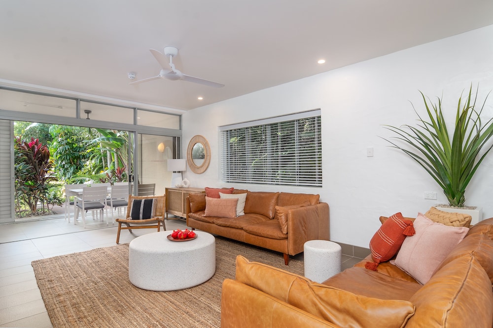 Seascape Holidays - Club Tropical Apts