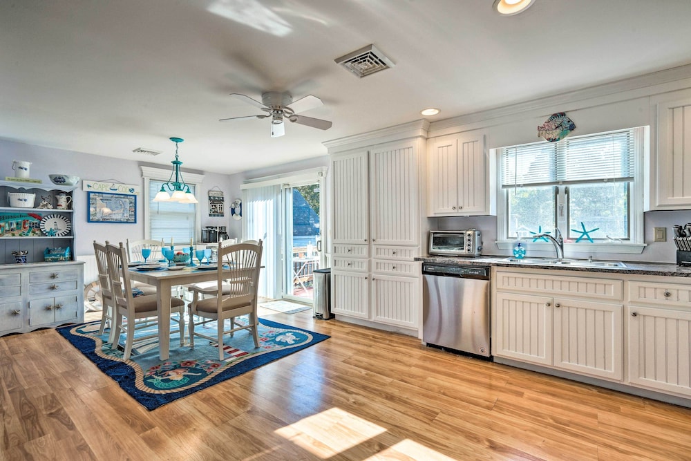 Charming East Falmouth Home: Walk to Private Beach