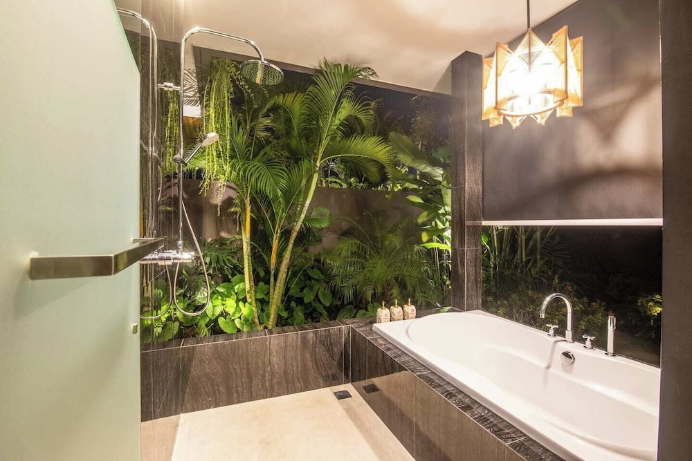 Exquisite 5BR Villa: Premier Luxury in Seminyak