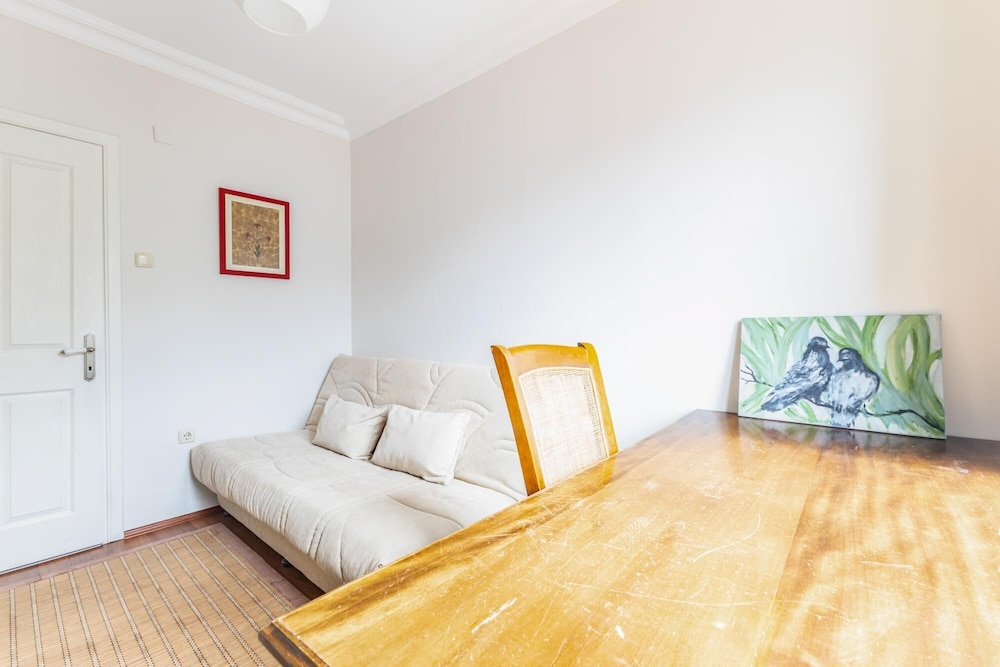 Chic Flat With Balcony Near Subway and Marmaray