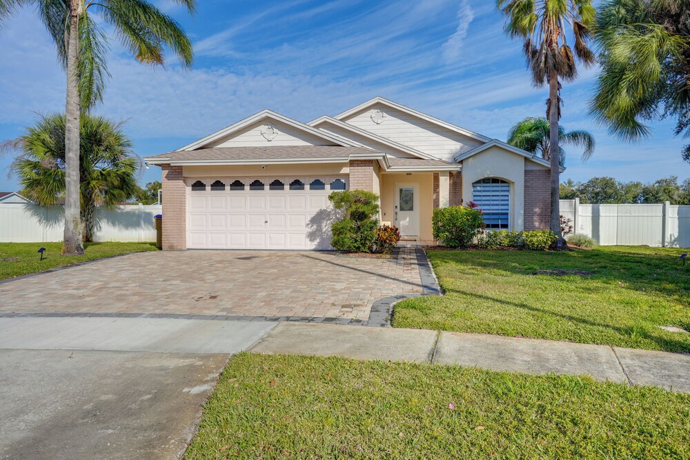 6 Mi to Disney World: Home w/ Large Yard!