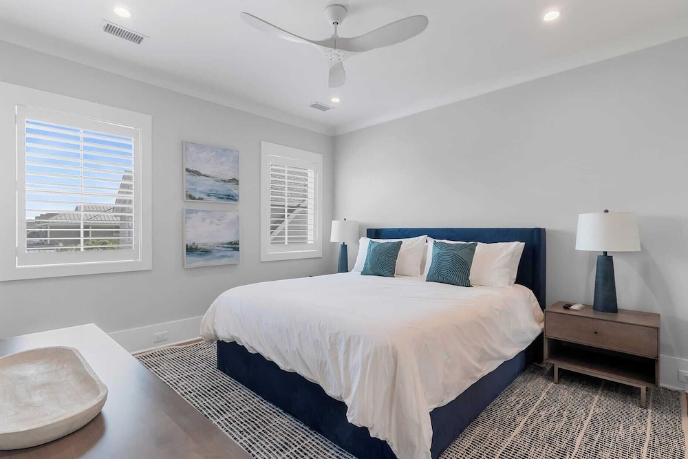 712 Ocean Blvd by Avantstay New Construction w/ Pool, Game Zone, Private Beach Access, and Oceanfront Views