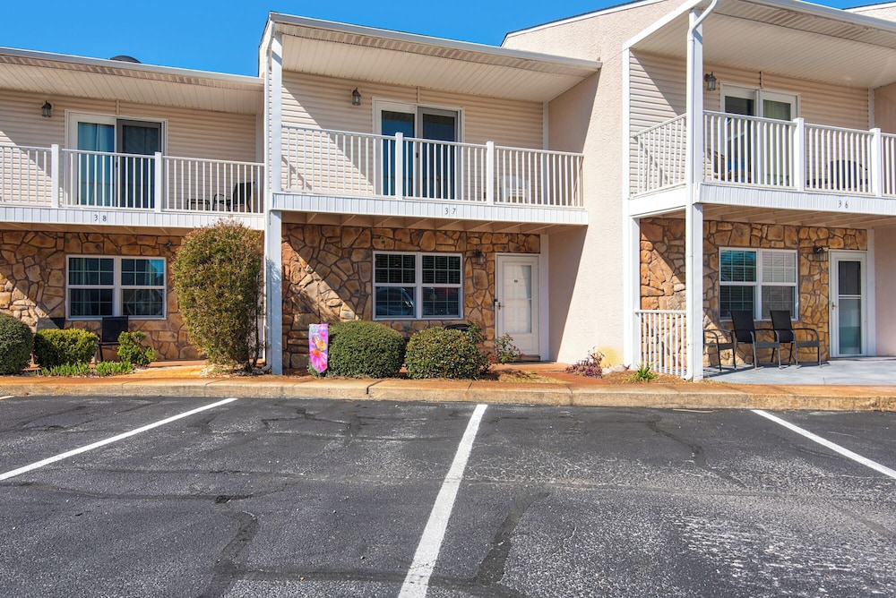 Woodland Shores 37: Steps to Beach, 2 Pools + Free Attraction Tickets!