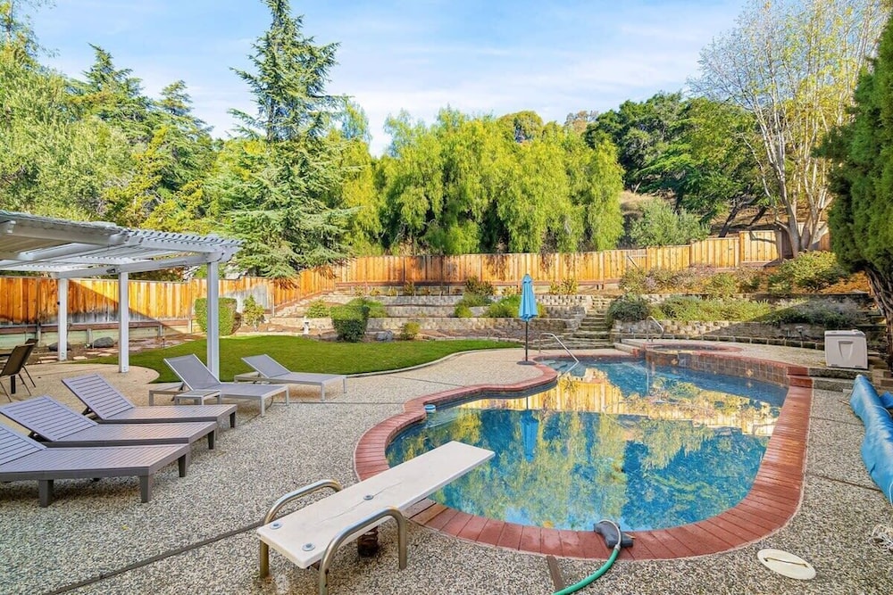 @ Marbella Lane - 4BR Siliconvalley Gempool House
