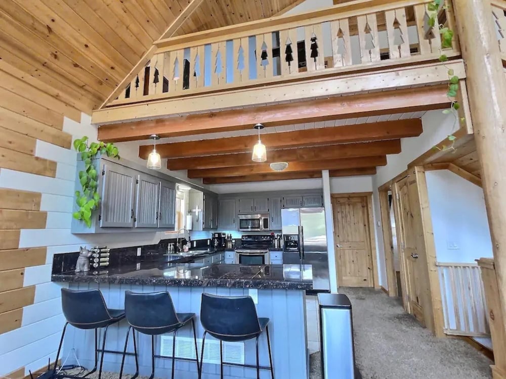 Custom Craftsman Chalet Fenced Yard for Pets Aspen Views Hot Tub view 4