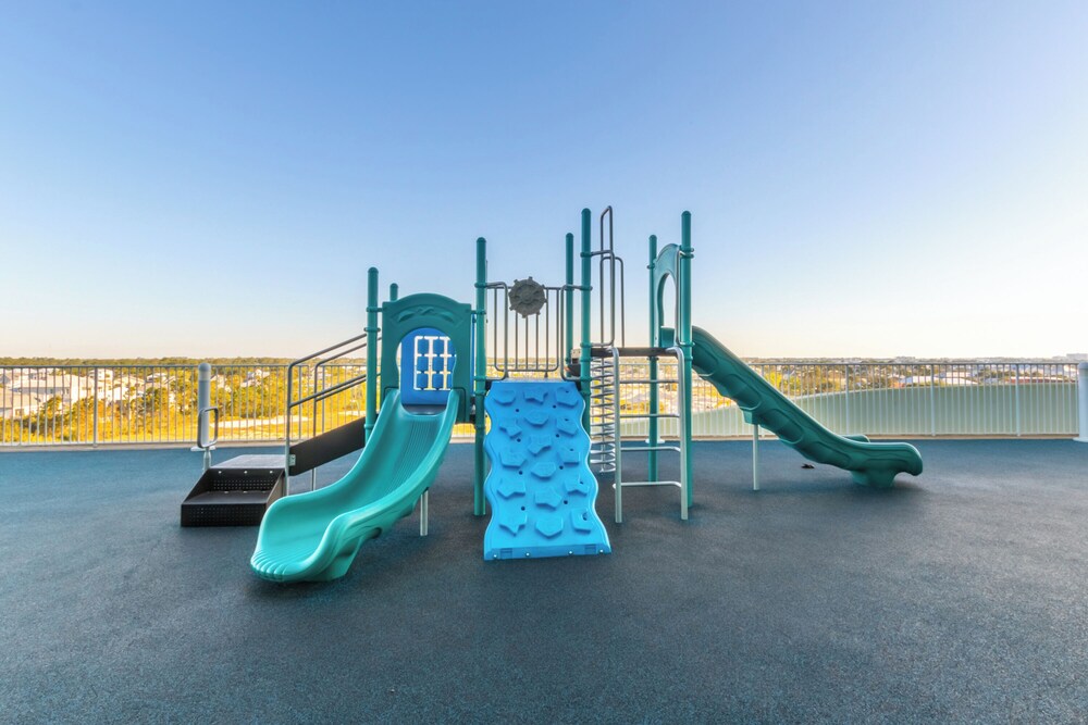 Turquoise Place 1807 D
