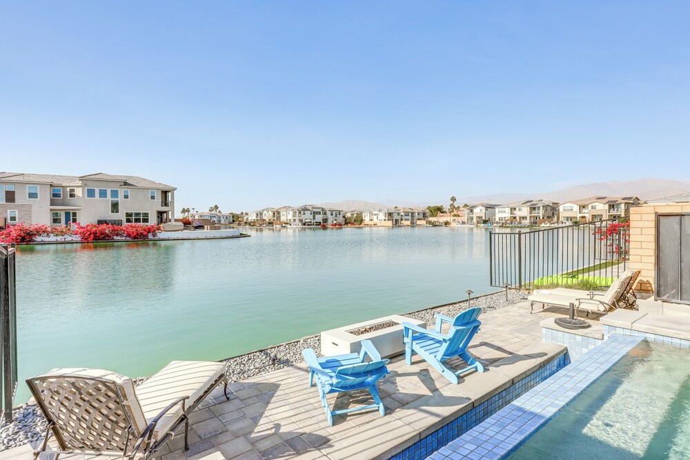 Luxe Indio Lake House 7 Mi to Coachella!