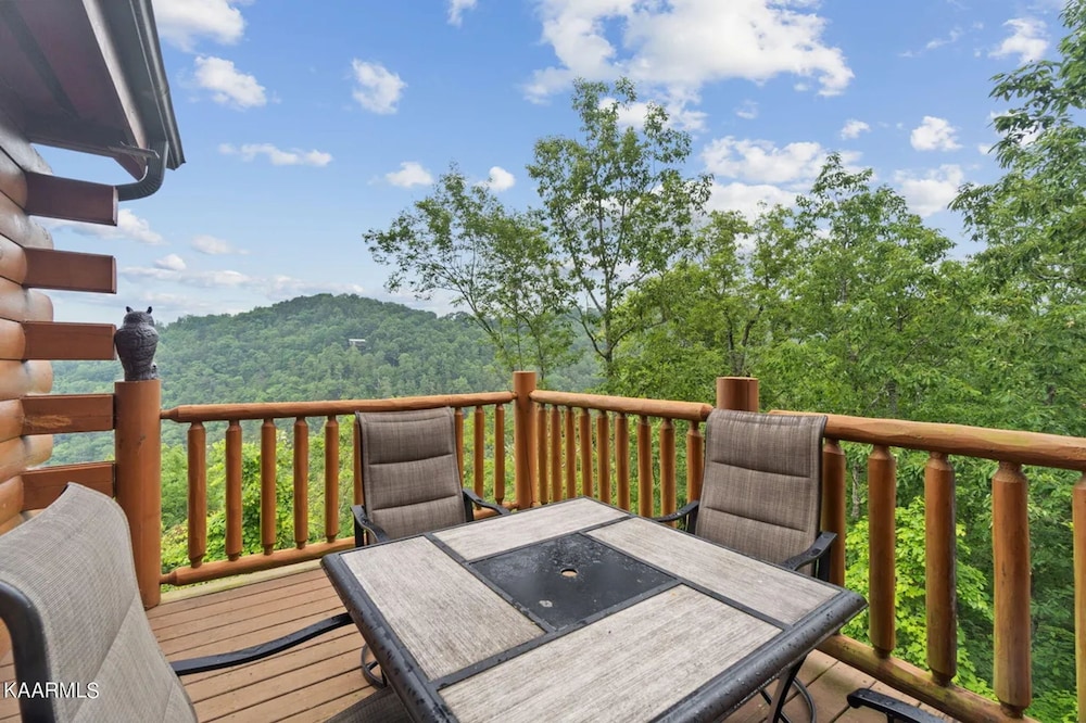 Prestigious Luxury Pool Game Room Mtn Views view 2