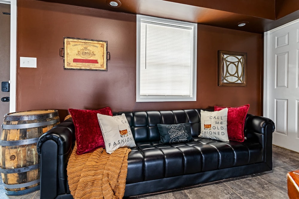 Renovated River Home Hot Tub Sauna Game Room