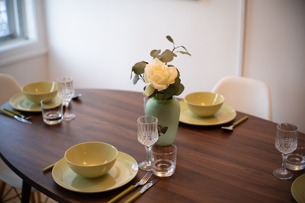 SUPERB 1 Bed Apt. Steps Away From Metro