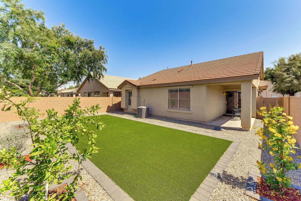 Modern Gilbert Getaway w/ Yard ~ 5 Mi to Downtown! view 4